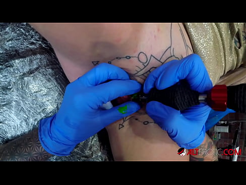 ❤️ Sully Savage, une chaudasse extrêmement tatouée, s'est fait tatouer le clitoris. ❤️ Vidéo de porno at fr.xxxtun.ru ️❤